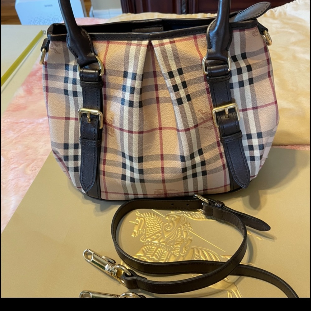 Burberry Haymarket Checkered satchel. 🎉🎉🎉🎊🎊🎊100% Authentic 👍👍👍